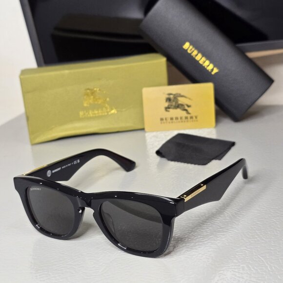 Burberry BE 4426 Sunglasses - Picture 1 of 4